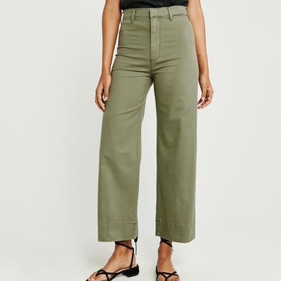 Abercrombie & Fitch Pants - A&F Ultra High Rise Crop Wide Leg Chinos Green